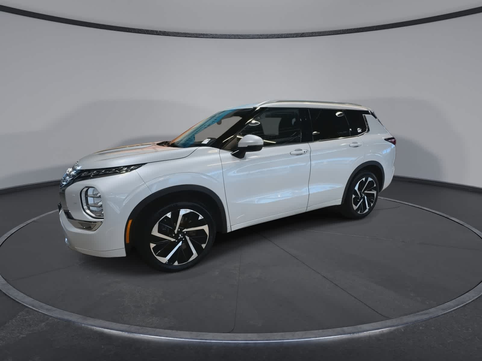 Thumbnail: 2022 Mitsubishi Outlander - 6