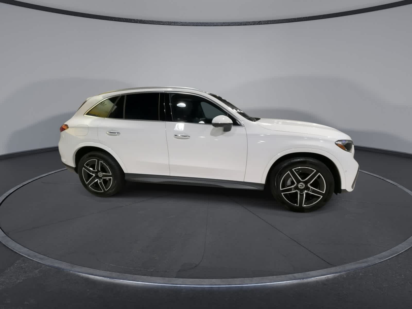 Thumbnail: 2025 Mercedes-Benz GLC - 13