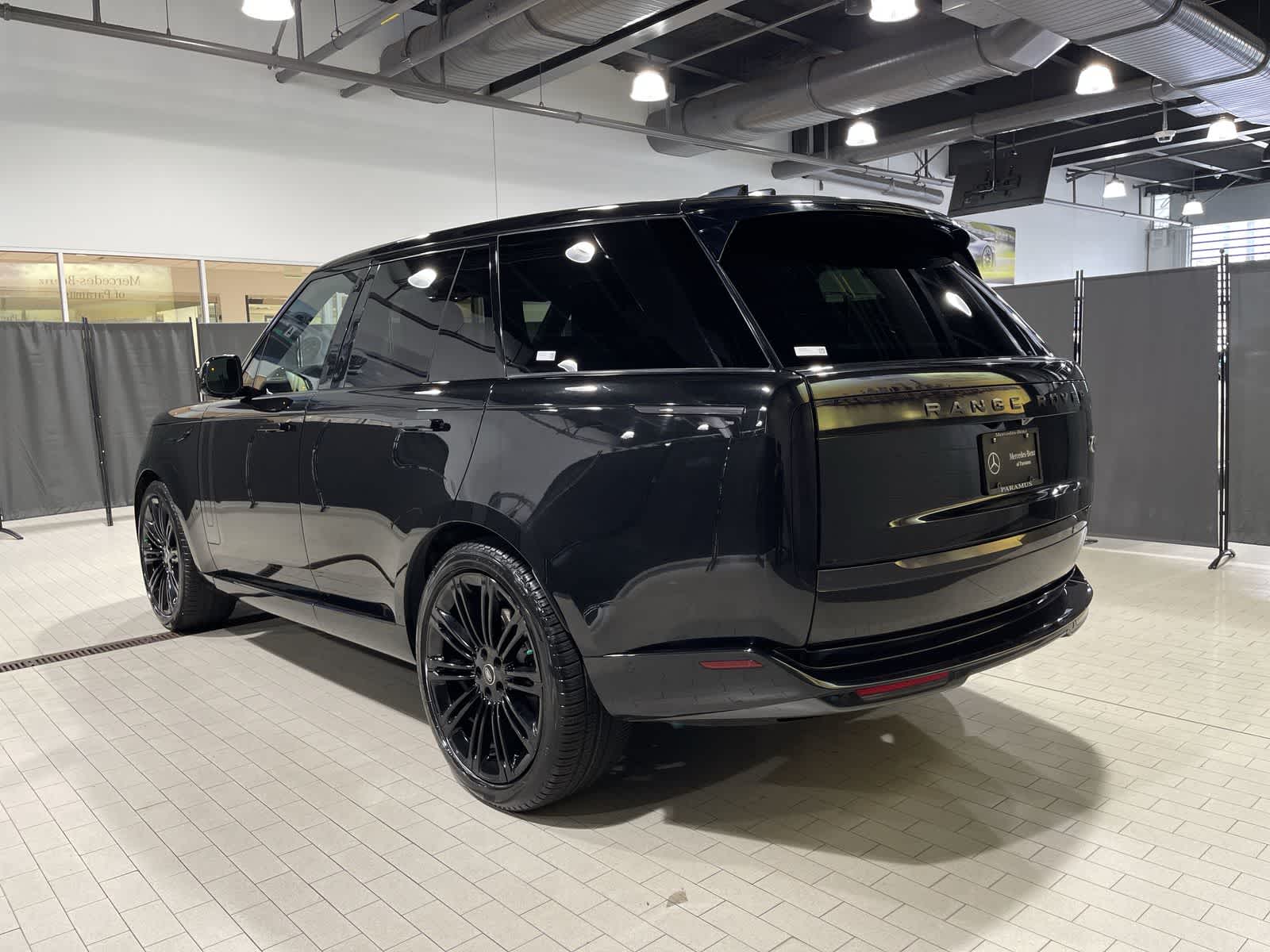 Thumbnail: 2023 Land Rover Range Rover - 16
