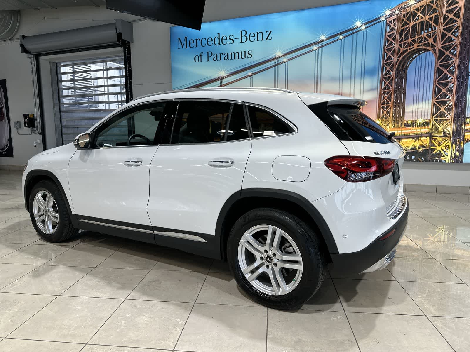 Thumbnail: 2022 Mercedes-Benz GLA - 16