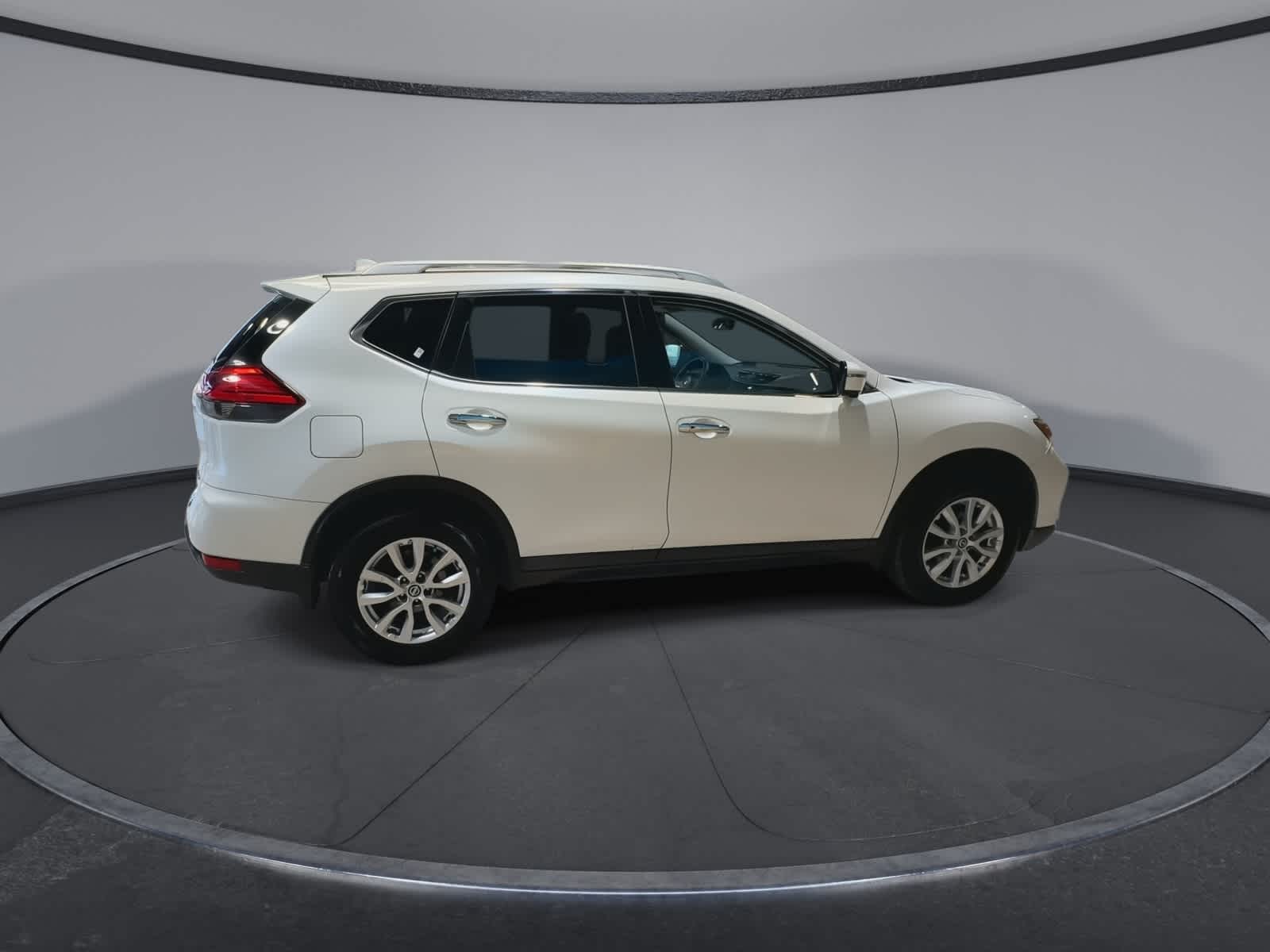 Thumbnail: 2017 Nissan Rogue - 12