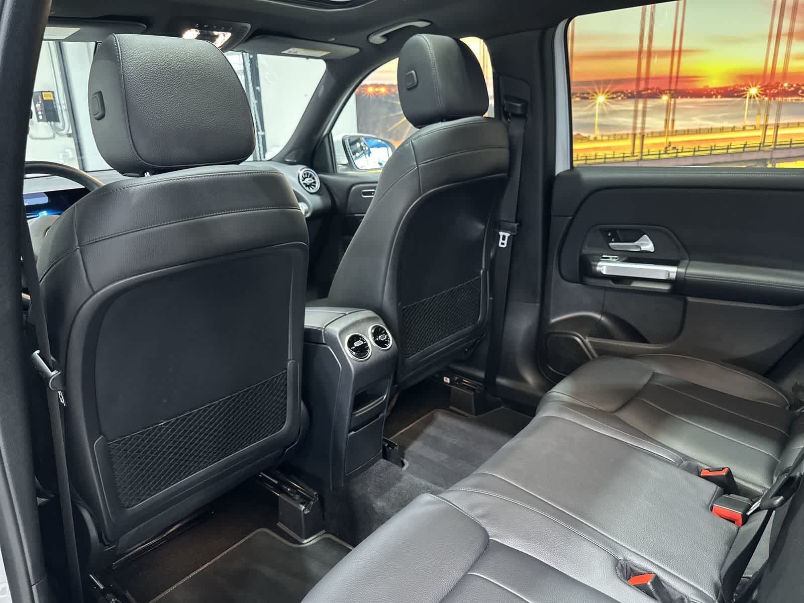 Thumbnail: 2020 Mercedes-Benz GLB - 24