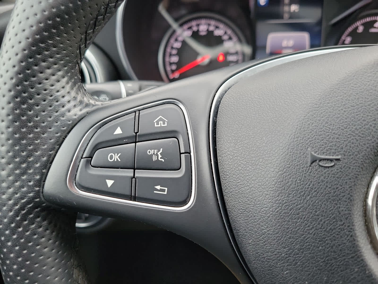 Thumbnail: 2017 Mercedes-Benz C-Class - 17