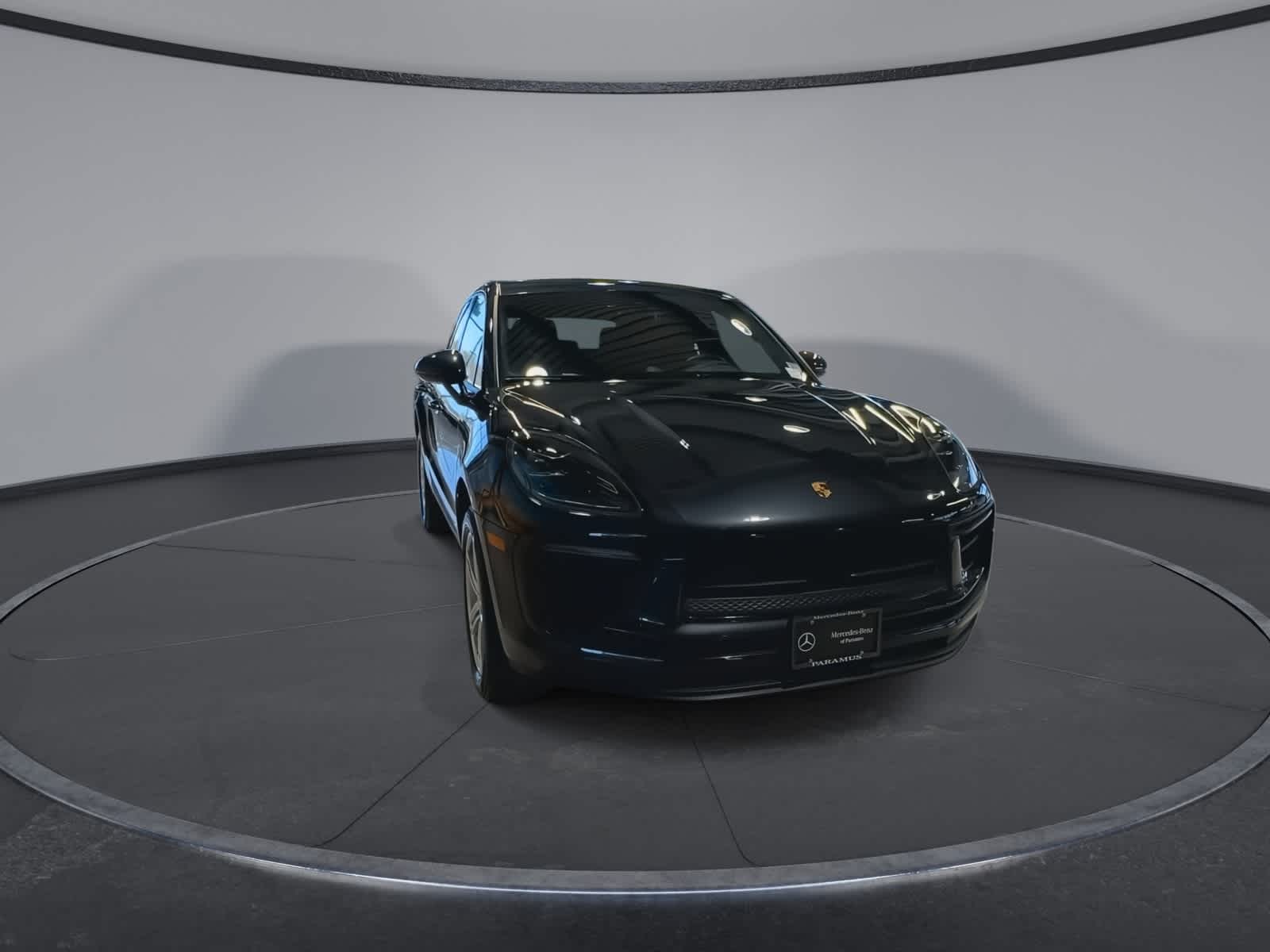Thumbnail: 2023 Porsche Macan - 3