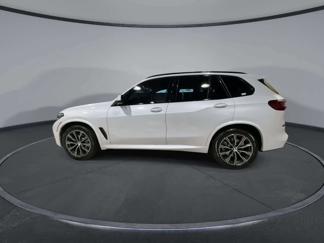 Thumbnail: 2023 BMW X5 - 6