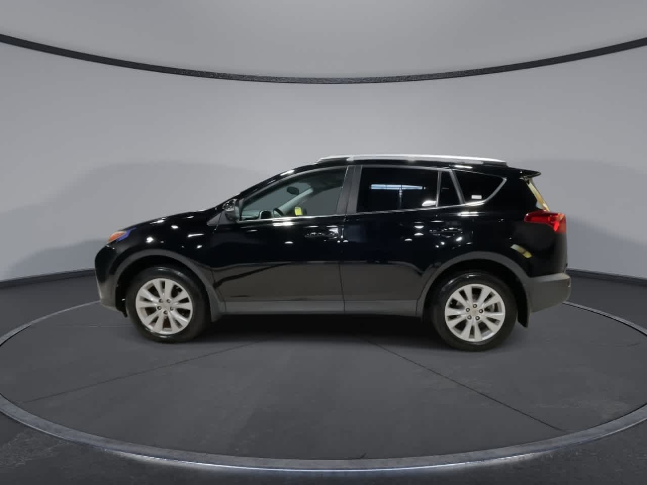Thumbnail: 2015 Toyota RAV4 - 8