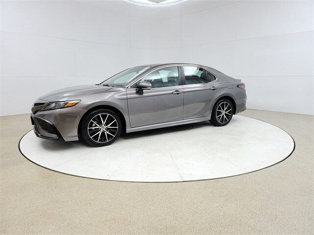 2024 Toyota Camry SE photo 3