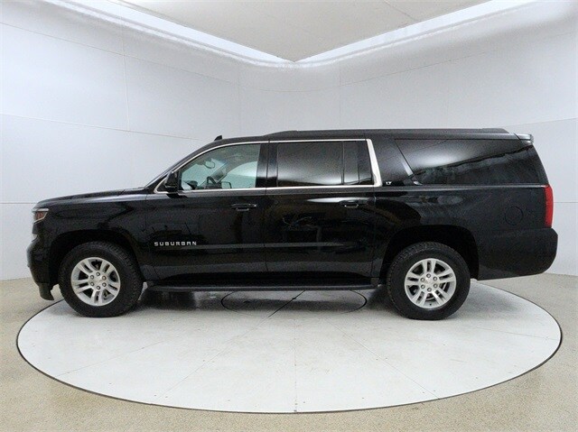 2019 Chevrolet Suburban LT photo 4