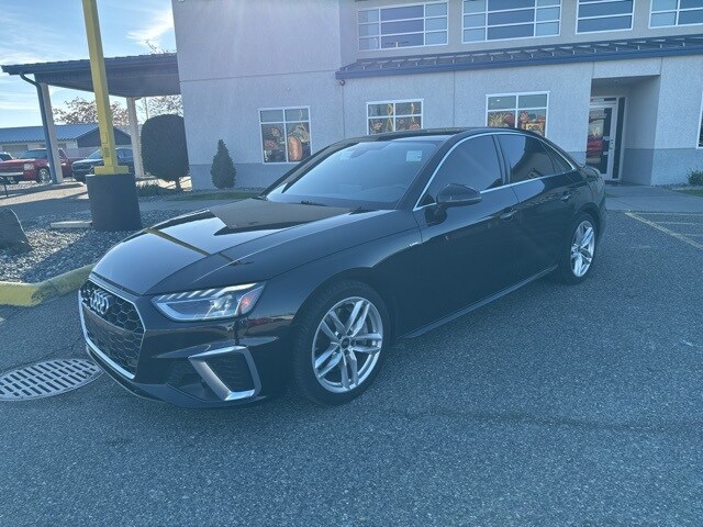 2023 Audi A4 S line 45 TFSI Premium Plus photo 2