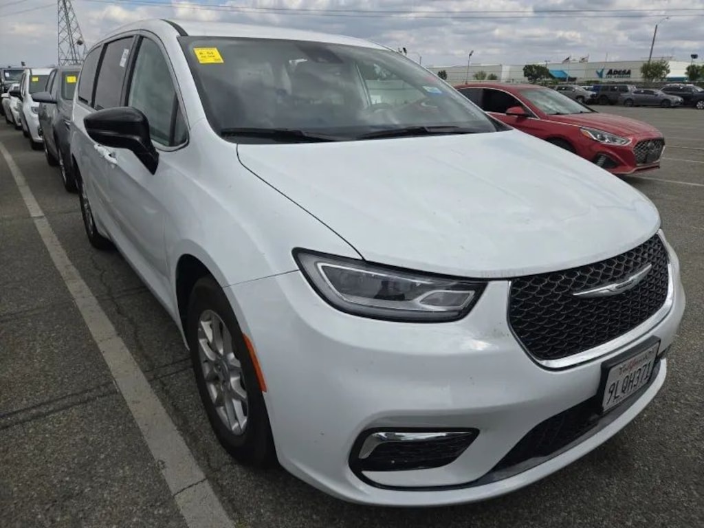 Used 2024 Chrysler Pacifica Touring L Van Passenger Van
