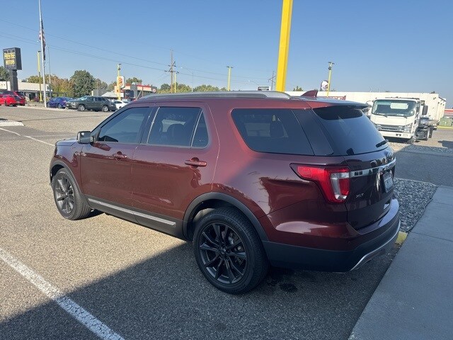 2016 Ford Explorer XLT photo 2