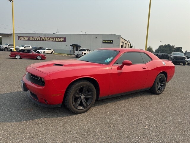 2020 Dodge Challenger SXT photo 2