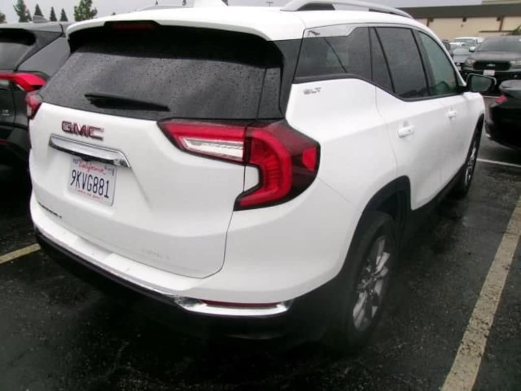 Used 2024 GMC Terrain SLT SUV