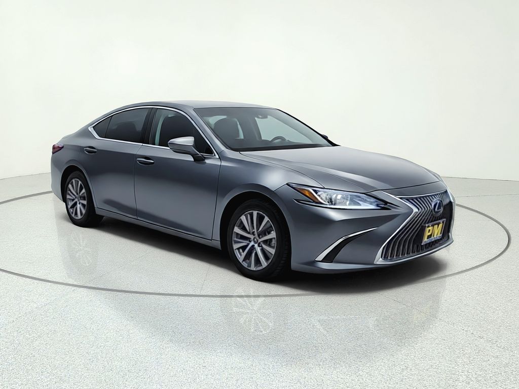 2021 Lexus ES 300h 300h's photo