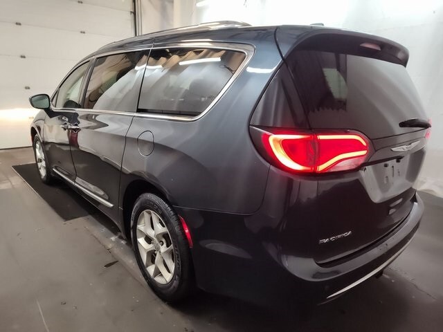2020 Chrysler Pacifica Touring Plus photo 3