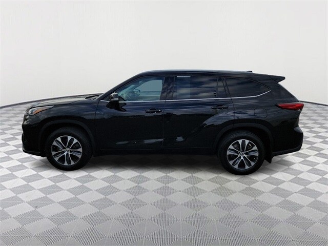 2022 Toyota Highlander XLE photo 4