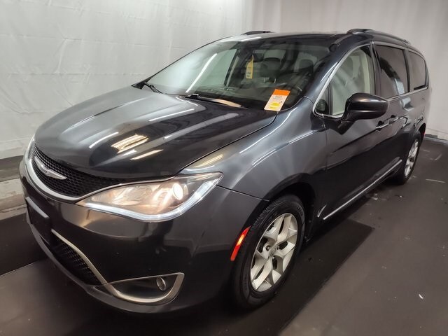2020 Chrysler Pacifica Touring Plus photo 2