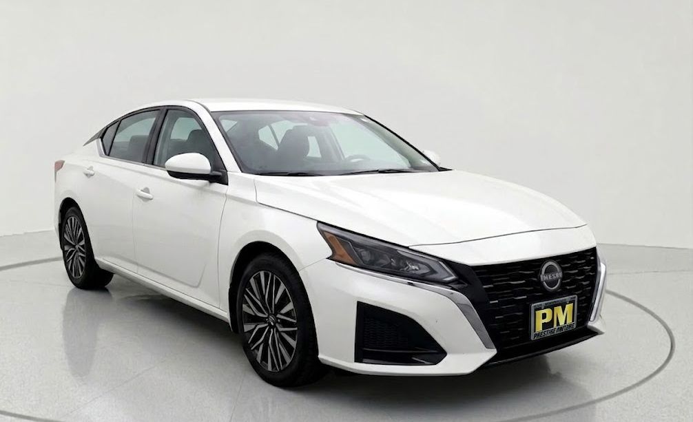 2025 Nissan Altima's photo