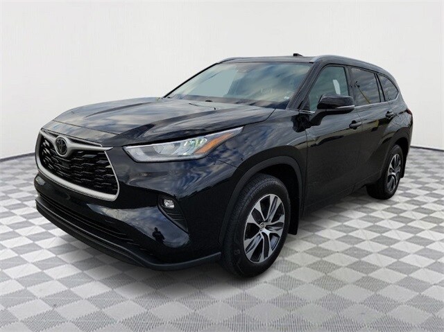 2022 Toyota Highlander XLE photo 3