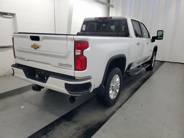 2022 Chevrolet Silverado 3500HD High Country photo 2