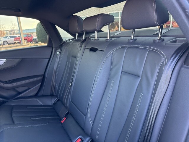 2023 Audi A4 S line 45 TFSI Premium Plus photo 4