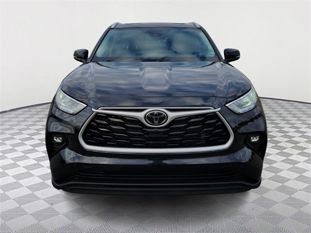 2022 Toyota Highlander XLE photo 2