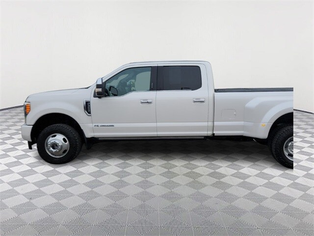 2017 Ford F-350 Platinum photo 4