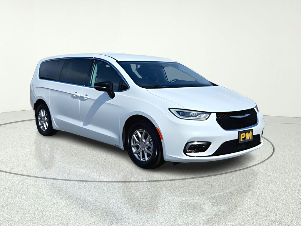 2024 Chrysler Pacifica Touring L's photo