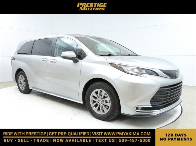 2022 Toyota Sienna XLE's photo