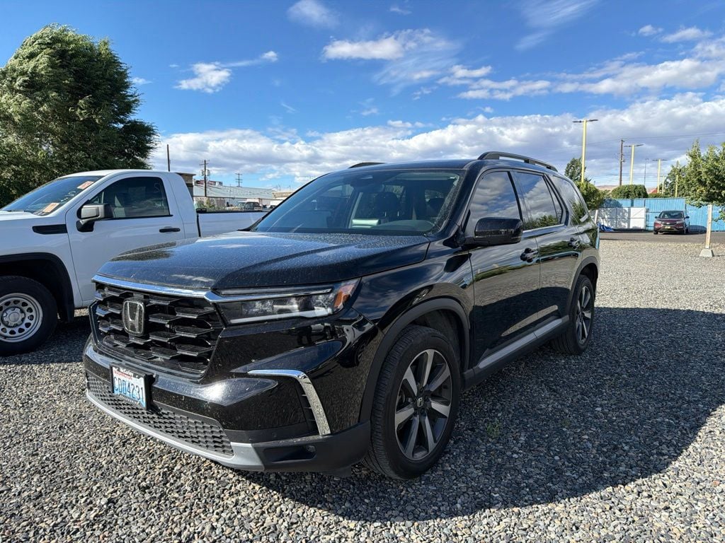 2023 Honda Pilot Touring AWD's photo