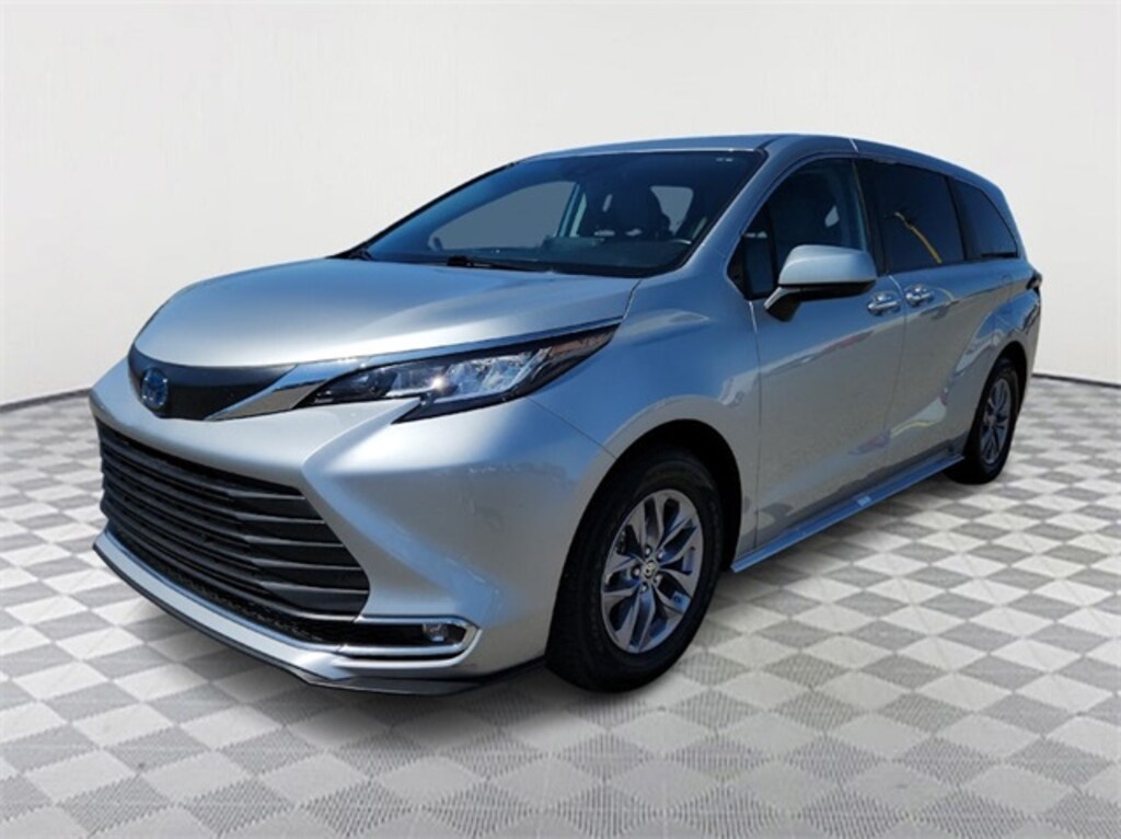 Used 2022 Toyota Sienna XLE 7 Passenger Van Passenger Van