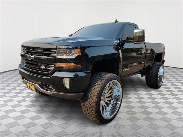 2016 Chevrolet Silverado 1500 LT photo 2