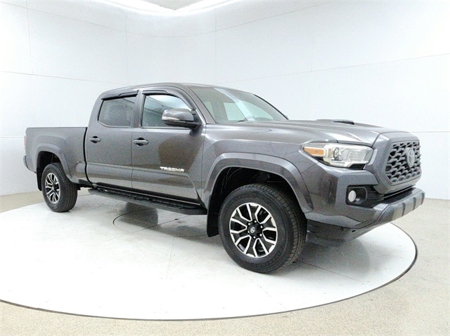 2020 Toyota Tacoma SR's photo
