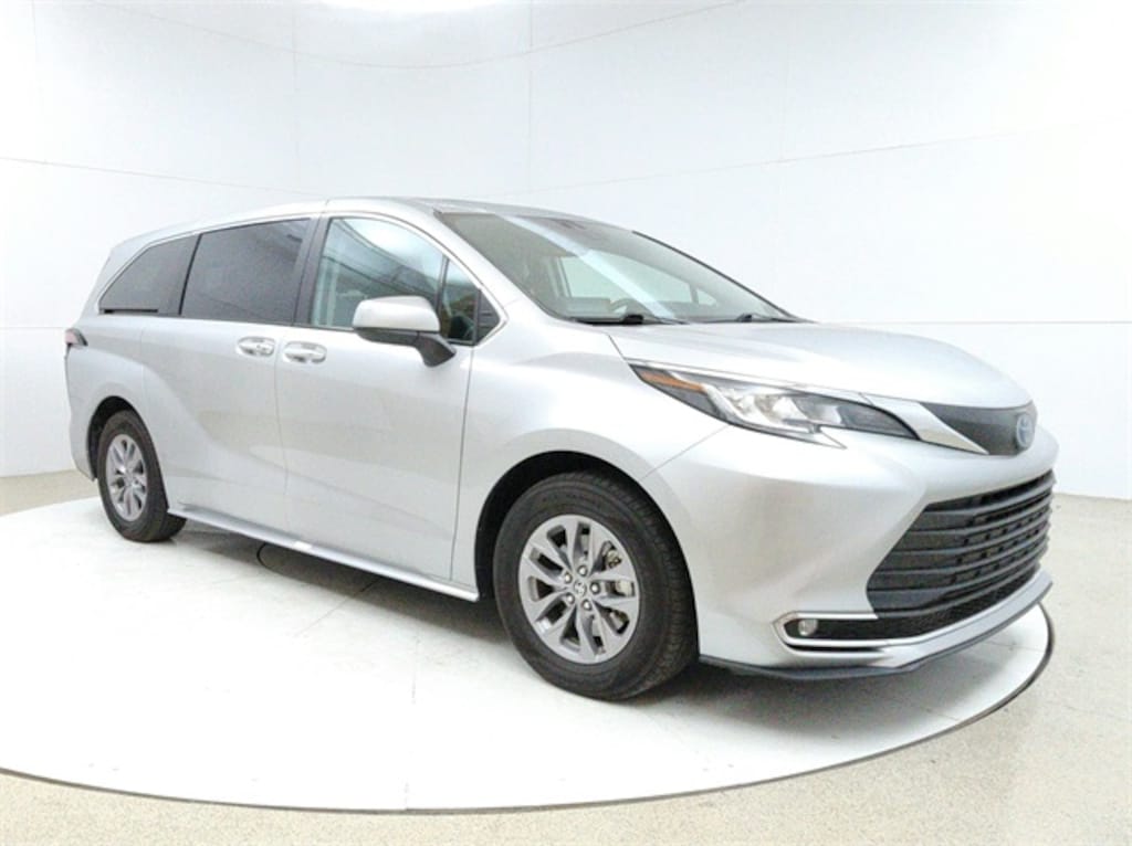 Used 2022 Toyota Sienna XLE 7 Passenger Van Passenger Van