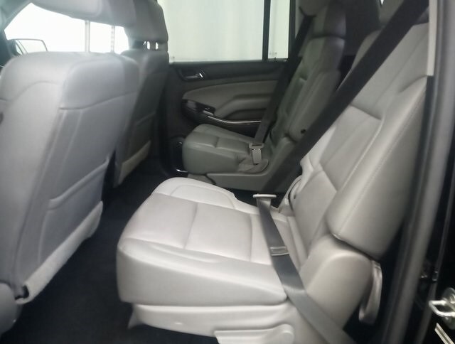 2019 Chevrolet Suburban LT photo 4