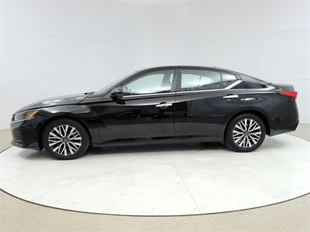 Used 2023 Nissan Altima 2.5 SV Sedan