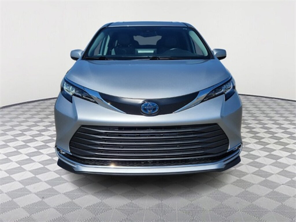 Used 2022 Toyota Sienna XLE 7 Passenger Van Passenger Van