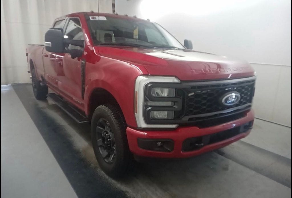 2024 Ford F-350 Lariat 4x4 Crew Cab 176 in SRW's photo