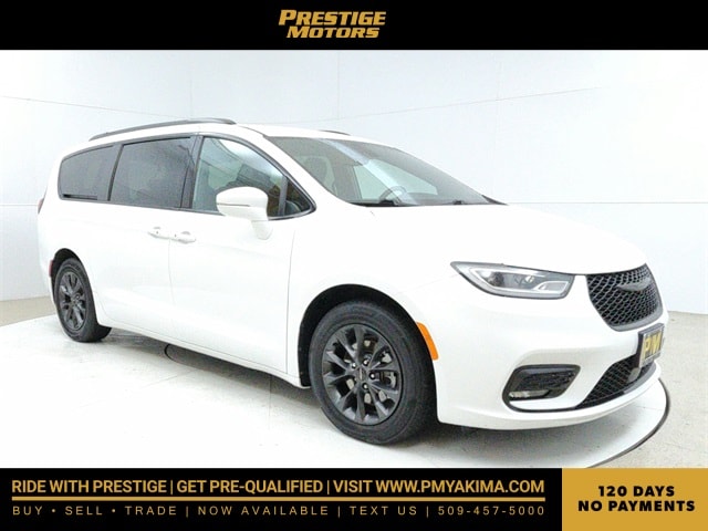 2021 Chrysler Pacifica Touring's photo