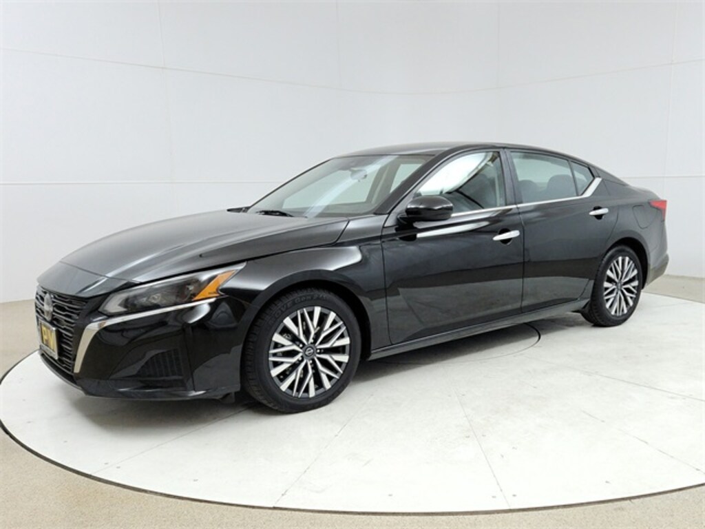 Used 2023 Nissan Altima 2.5 SV Sedan