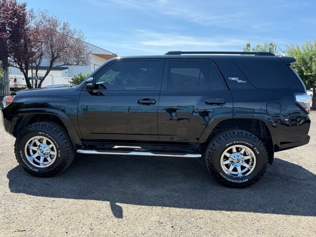 2019 Toyota 4Runner TRD Off-Road Premium photo 2