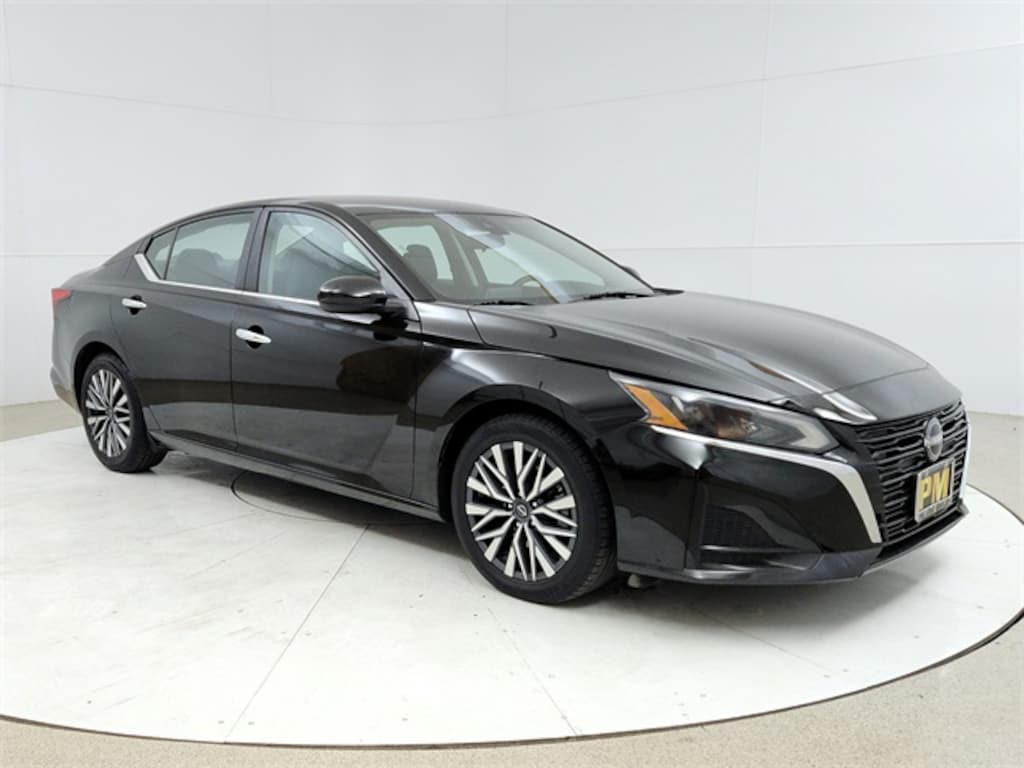 Used 2023 Nissan Altima 2.5 SV Sedan