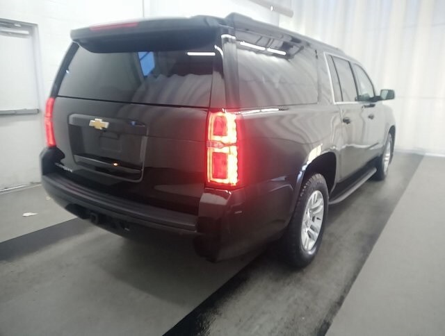 2019 Chevrolet Suburban LT photo 3