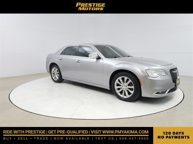 2018 Chrysler 300 Limited's photo