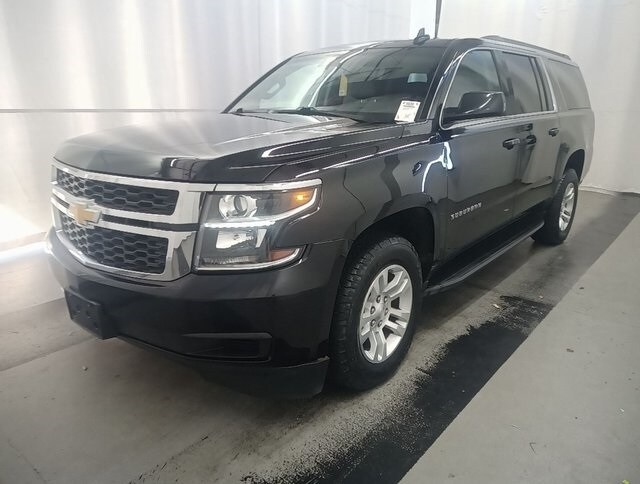 2019 Chevrolet Suburban LT photo 2