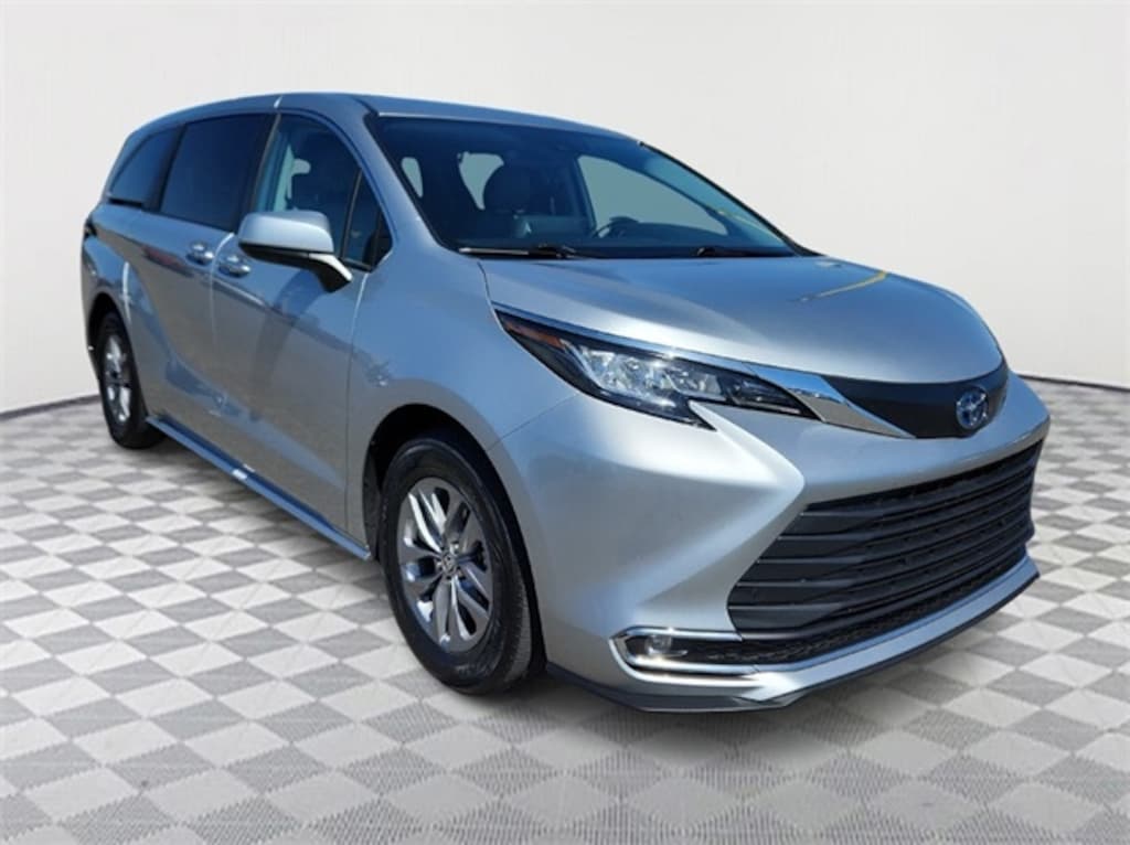 Used 2022 Toyota Sienna XLE 7 Passenger Van Passenger Van