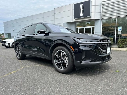 Certified Pre-Owned 2025 Lincoln Nautilus