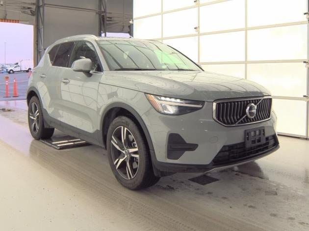 2025 Volvo XC40 Core