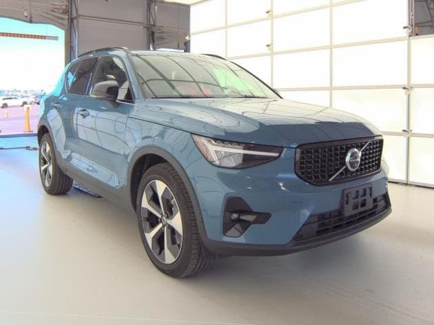 2025 Volvo XC40 Plus's photo