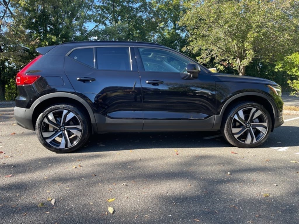 Used 2025 Volvo XC40 B5 Plus Dark Theme SUV